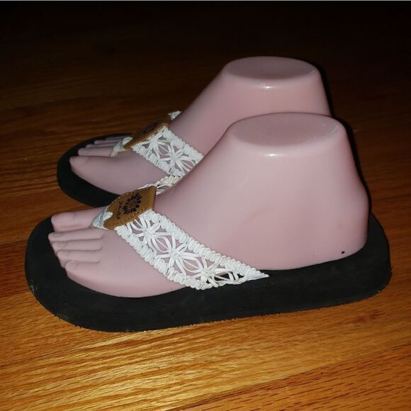 Yellow box white flip flops - Picture 3 of 6